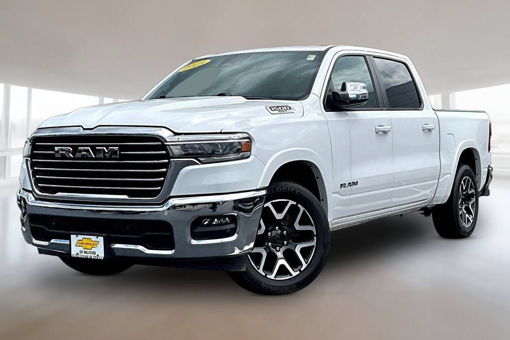 Used 2025 RAM 1500 Laramie AWD/4WD image 3