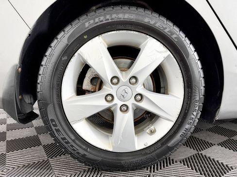 Used 2013 Hyundai Elantra GLS w/ Preferred Pkg FWD image 23