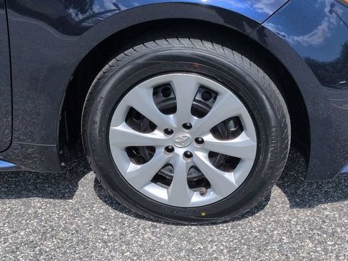 Certified 2022 Toyota Corolla LE FWD image 11