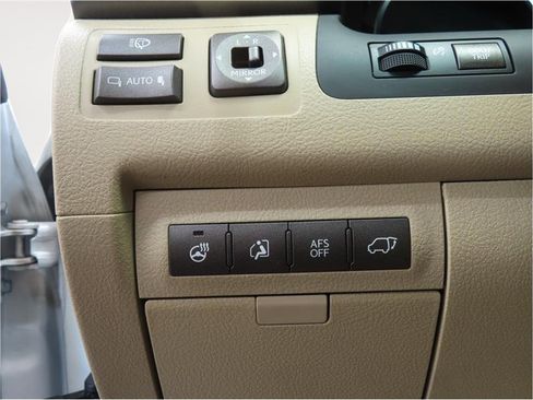 Used 2011 Lexus LX 570 4WD image 11