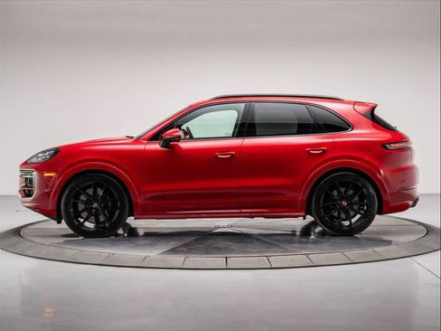 Used 2025 Porsche Cayenne GTS AWD/4WD image 2