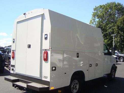 New 2025 GMC Savana 3500 w/ Power Convenience Package image 4