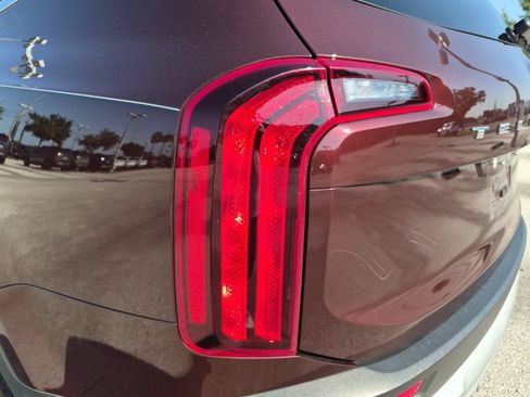 Used 2020 Kia Telluride LX FWD image 31