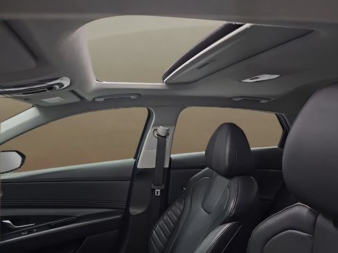 Certified 2025 Hyundai Elantra Limited FWD image 39