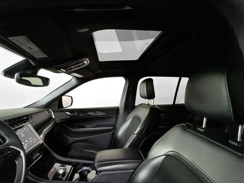 Used 2023 Jeep Grand Cherokee Altitude image 21