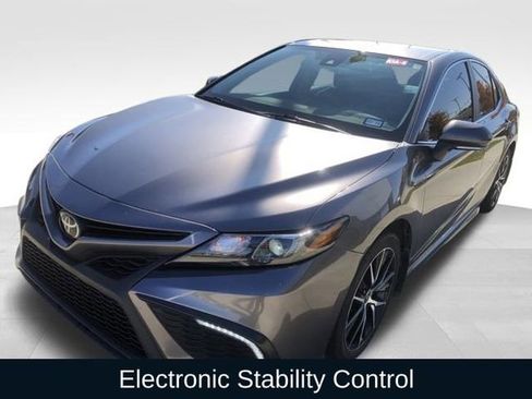 Used 2023 Toyota Camry SE image 11
