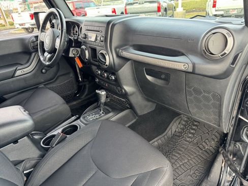 Used 2016 Jeep Wrangler Unlimited Sport w/ Connectivity Group image 33