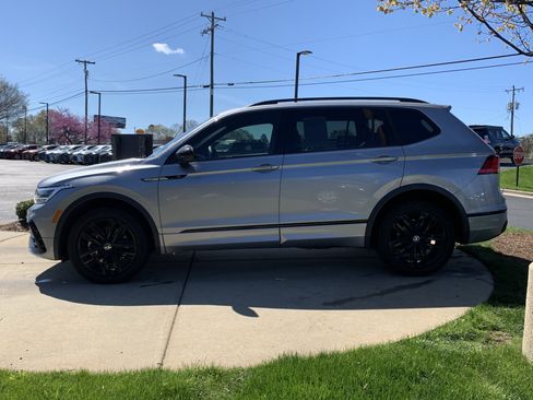 Used 2022 Volkswagen Tiguan SE R-Line image 7