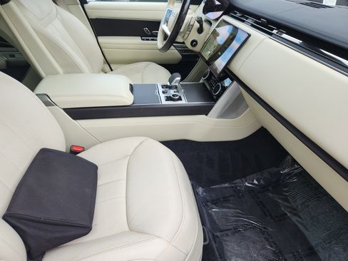 Used 2023 Land Rover Range Rover Long Wheelbase SE image 3