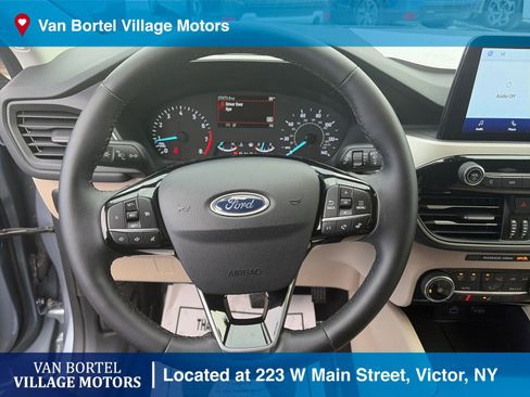 Used 2022 Ford Escape SE w/ Cold Weather Package image 16