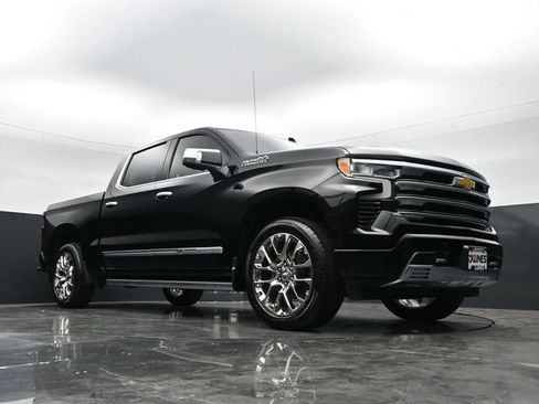 Used 2025 Chevrolet Silverado 1500 High Country AWD/4WD image 47
