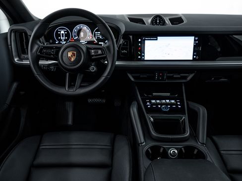 Certified 2025 Porsche Cayenne image 14
