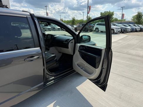 Used 2020 Dodge Grand Caravan SXT FWD image 29