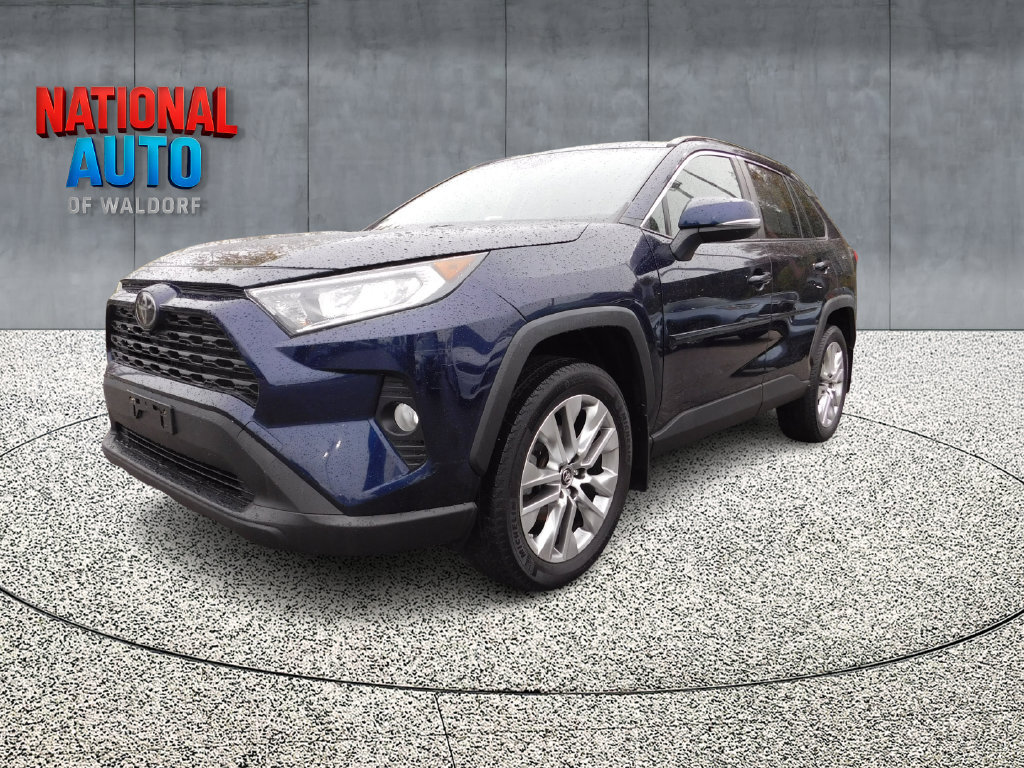 Used 2019 Toyota RAV4 XLE Premium w/ Cold Weather Package AWD/4WD image 5
