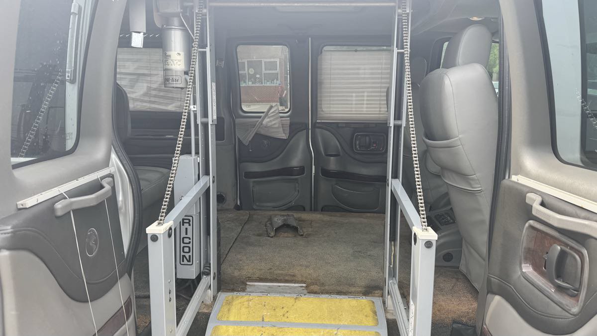 Used 2014 GMC Savana 1500 RWD image 25