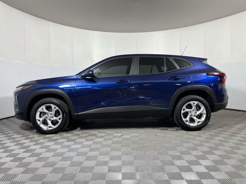 Used 2024 Chevrolet Trax LS w/ LS Convenience Package FWD image 5