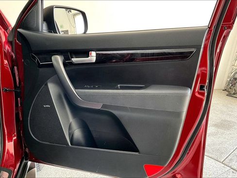 Used 2015 Kia Sorento SX image 22