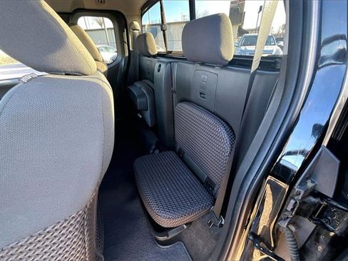 Used 2015 Nissan Frontier SV image 12