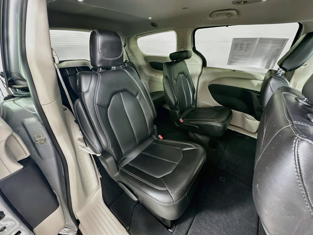 Certified 2024 Chrysler Pacifica Touring-L FWD image 38