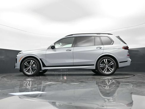 Used 2026 BMW X7 xDrive40i w/ Executive Package image 31