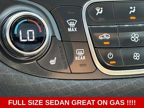 Used 2024 Chevrolet Malibu LT FWD image 31