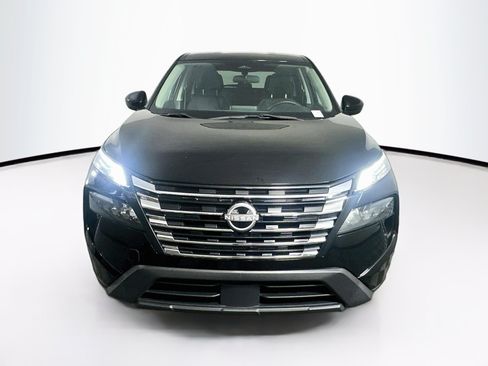 Used 2024 Nissan Rogue SV FWD image 2