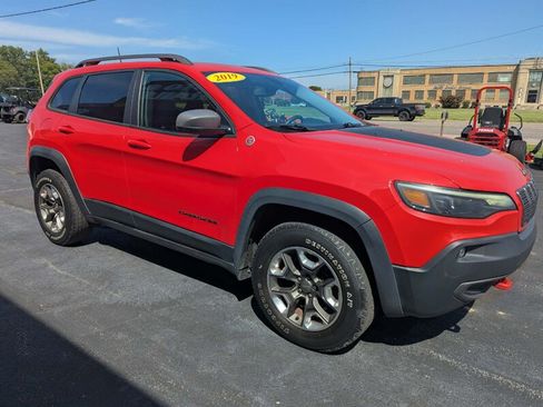 Used 2019 Jeep Cherokee Trailhawk w/ Cold Weather Group AWD/4WD image 2