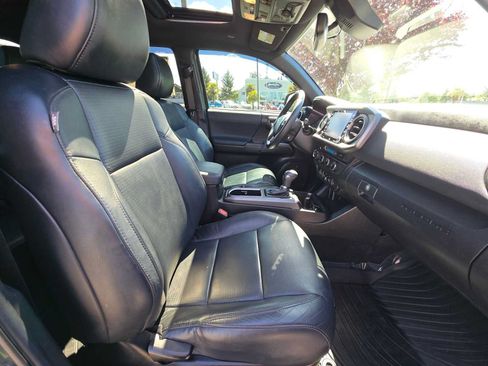 Certified 2021 Toyota Tacoma TRD Off-Road w/ TRD Premium Off Road Package AWD/4WD image 11