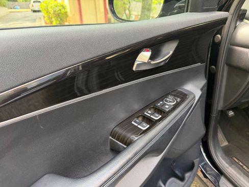 Used 2019 Kia Sorento L image 18