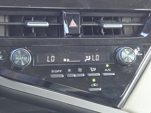 Used 2024 Toyota Camry LE w/ Convenience Package FWD image 28
