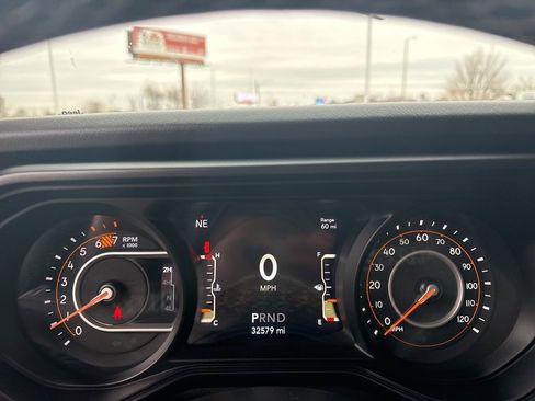 Used 2025 Jeep Wrangler Unlimited Rubicon image 17