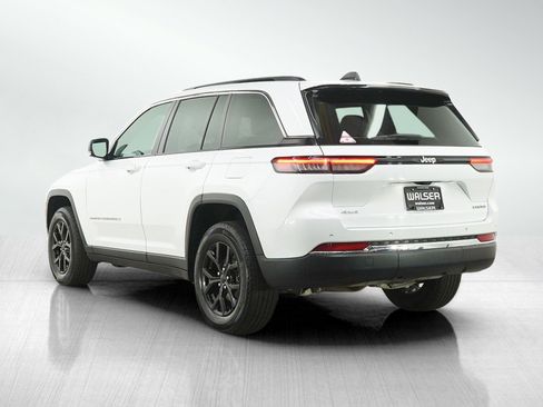Used 2024 Jeep Grand Cherokee Limited AWD/4WD image 3