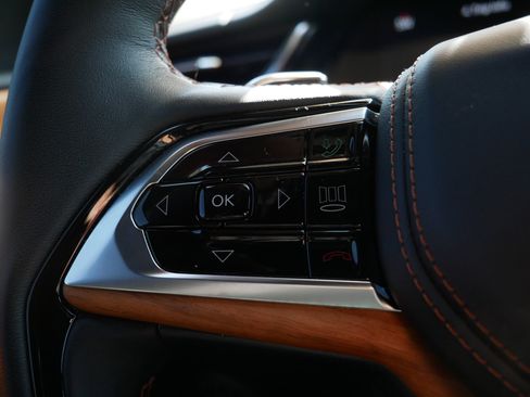 Used 2024 Jeep Grand Cherokee Summit image 25