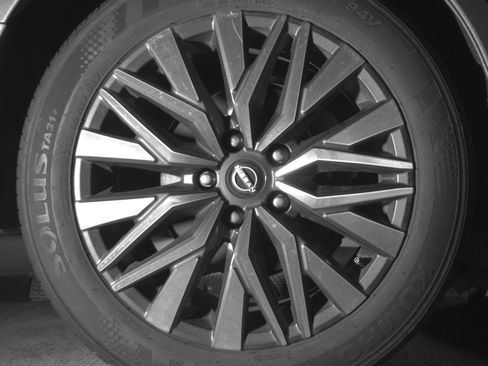 Used 2025 Nissan Altima 2.5 SV FWD image 15