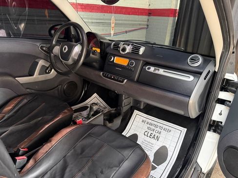 Used 2013 smart fortwo pure image 6