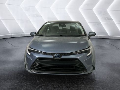 Used 2023 Toyota Corolla LE AWD/4WD image 2