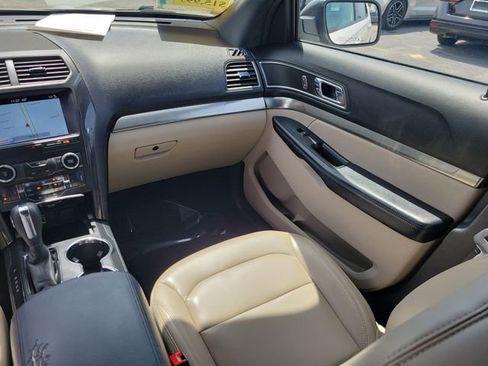 Used 2019 Ford Explorer XLT w/ Equipment Group 202A FWD image 14