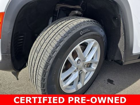 Used 2023 Jeep Grand Cherokee Laredo image 33