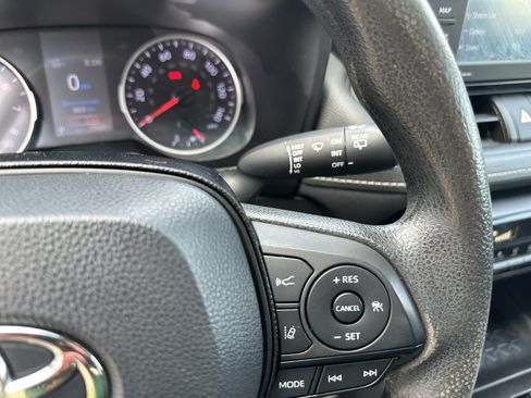 Used 2021 Toyota RAV4 LE FWD image 22