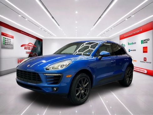 Used 2016 Porsche Macan S w/ Infotainment Package AWD/4WD image 4