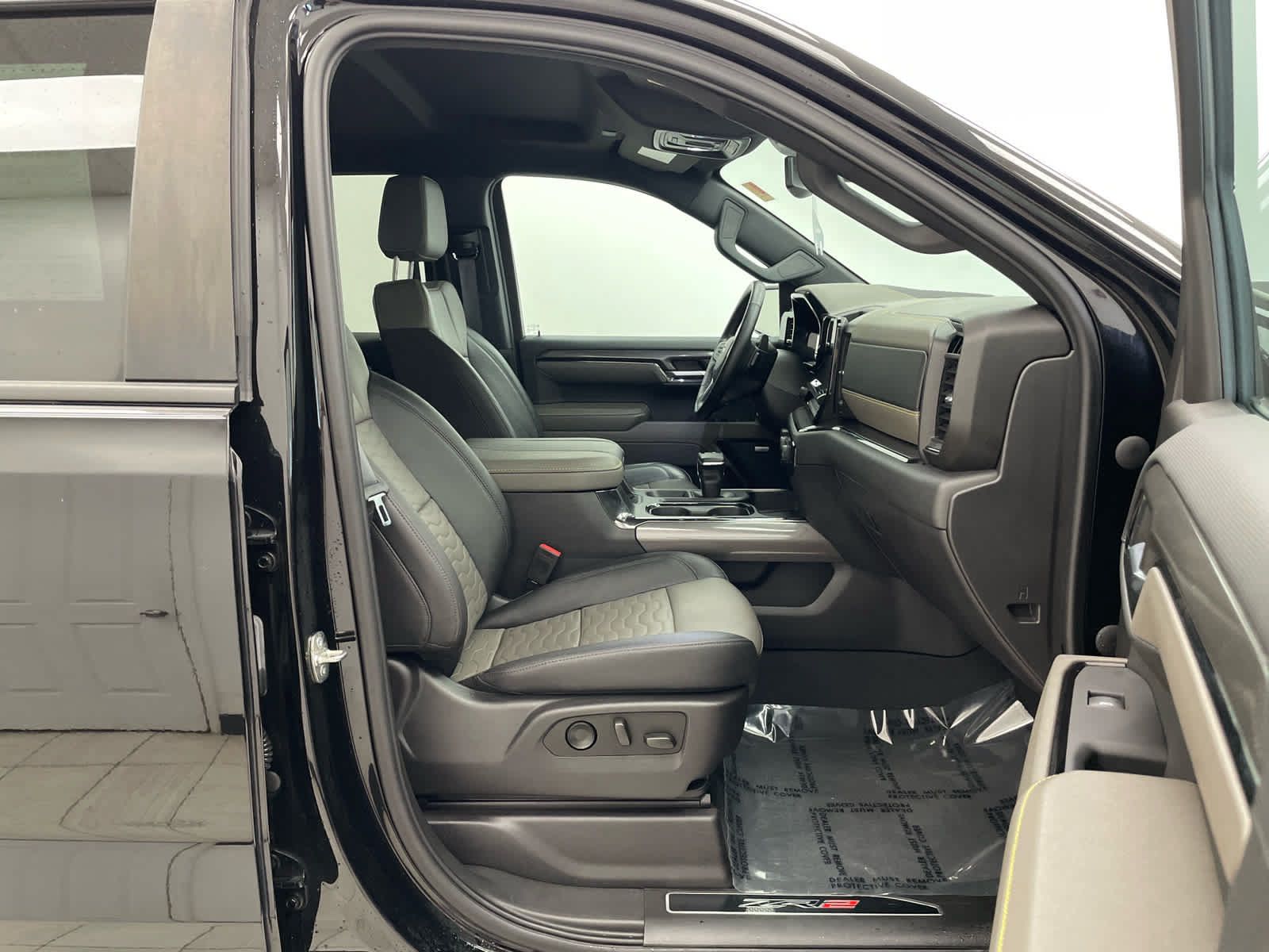 Used 2024 Chevrolet Silverado 1500 ZR2 AWD/4WD image 18