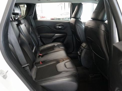 Used 2020 Jeep Cherokee Latitude Plus w/ Cold Weather Group AWD/4WD image 12