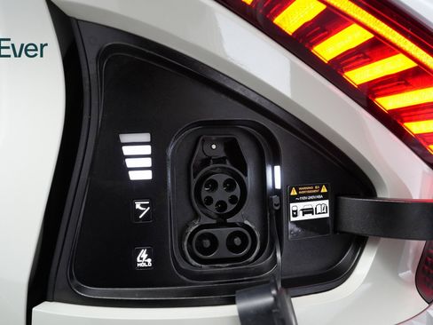 Used 2024 Kia EV6 Light image 23