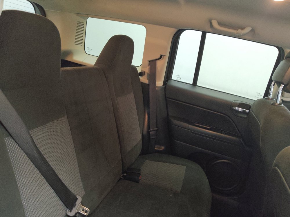 Used 2016 Jeep Patriot Latitude FWD image 19