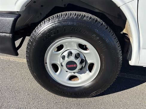 Used 2019 GMC Savana 2500 w/ Enhanced Convenience Package image 8