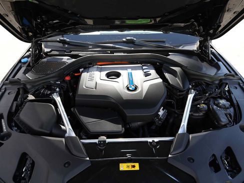 Used 2019 BMW 530e w/ Convenience Package RWD image 50