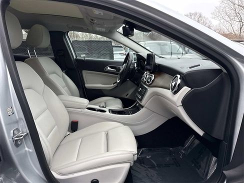 Used 2019 Mercedes-Benz GLA 250 image 10
