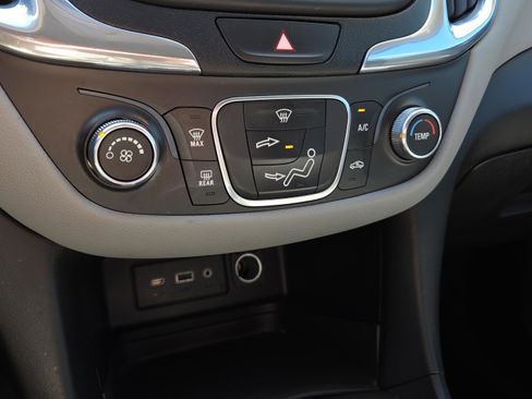 Used 2020 Chevrolet Equinox LS image 21