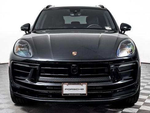 Certified 2025 Porsche Macan AWD/4WD image 7