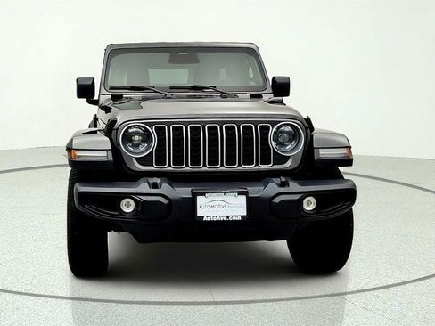 Used 2025 Jeep Wrangler Unlimited Sahara AWD/4WD image 2